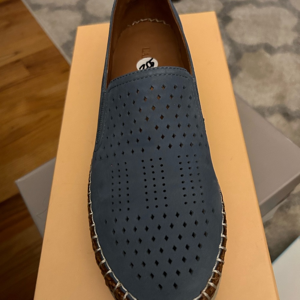 These are brand new, in the box L’AmourDes Pieds shoes. Very comfy. Size 8.